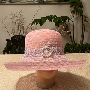 Chic Pink Women's Hat With White Floral Lace and Pearl Buckle Accent